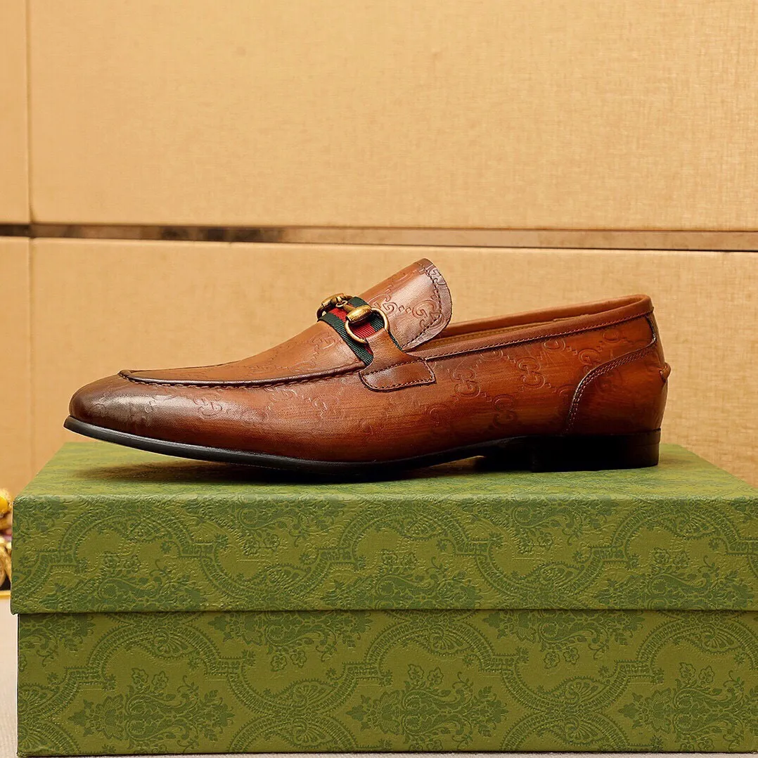 Men's shoes 💰480 💐 Product trademark: GUCCI "Gucci" casual leather shoes Regular size: 38-45 (45.46🉑️customized) Product materials: Selected imported first-layer calfskin embossed upper + luxury hardware buckle, imported cowhide leather lining. Strong three-dimensional visual effect, original outsole color: 2 colors available